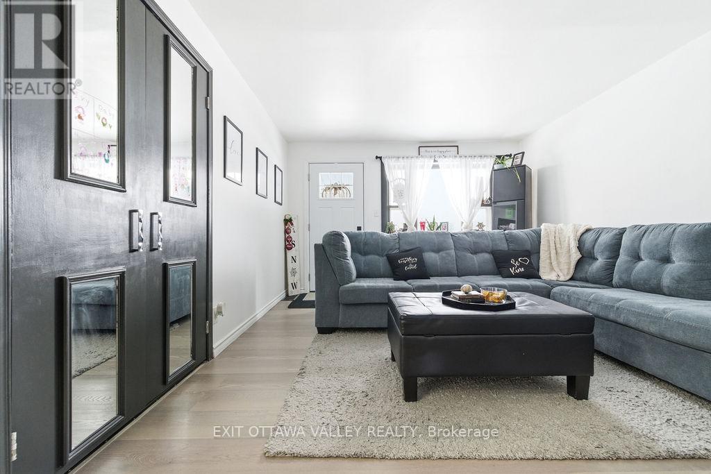 765 River Road, Pembroke, Ontario K8A 1A6 - Photo 6 - X12628404