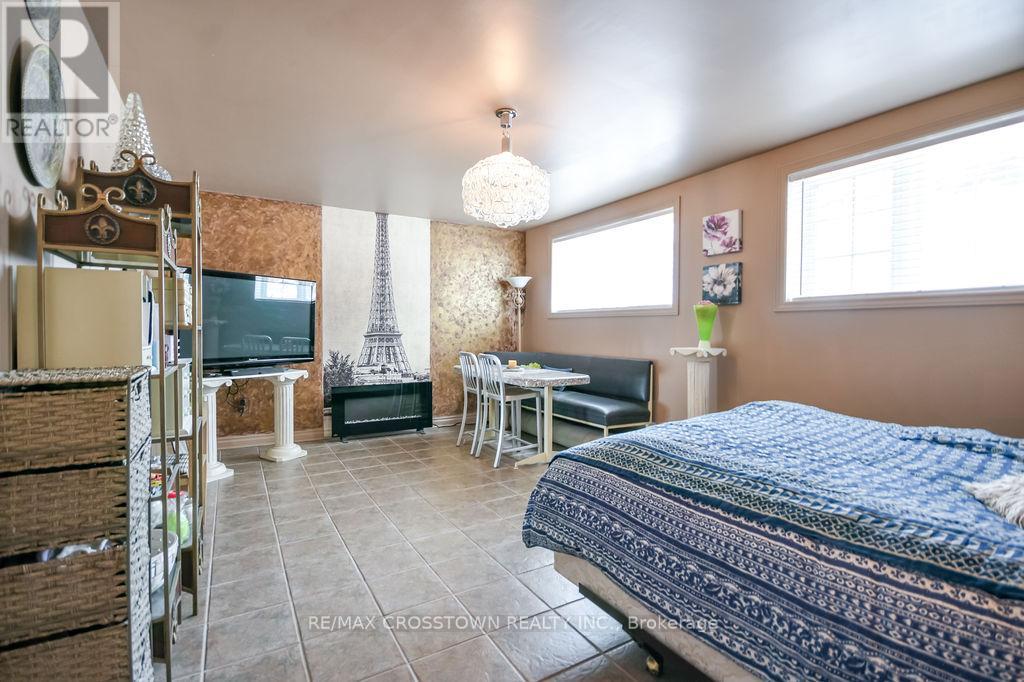 25 Cunningham Drive, Essa, Ontario  L0L 2N0 - Photo 33 - N12615474