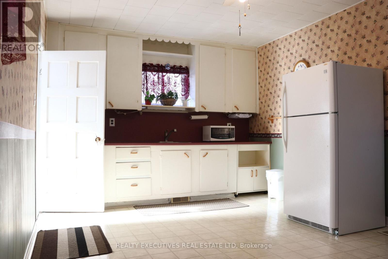 38 Hummel Street, North Dundas, Ontario K0C 2K0 - Photo 15 - X12628408