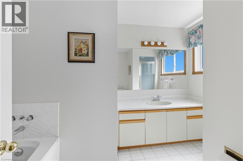 40 Gatestone Drive, Stoney Creek, Ontario  L8J 2P4 - Photo 22 - 40790360