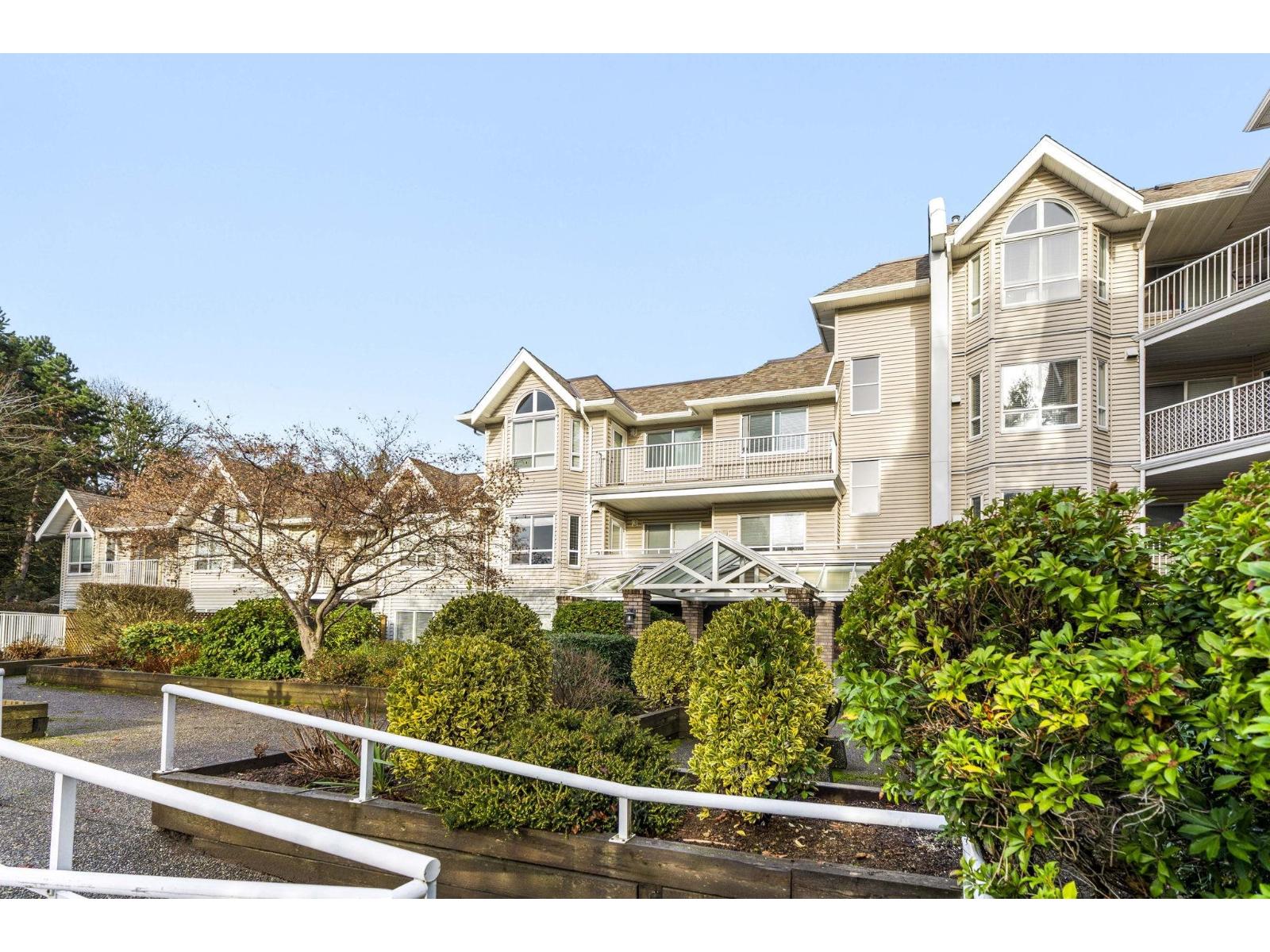 208 13475 96 Avenue, Surrey, British Columbia V3V 1Y8 - Photo 2 - R3073532