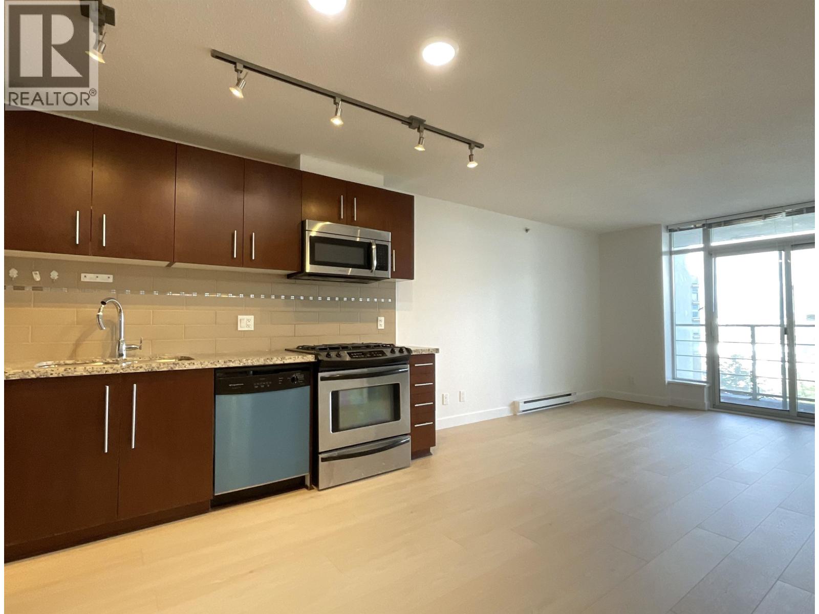 1202 8288 LANSDOWNE ROAD, Richmond, British Columbia