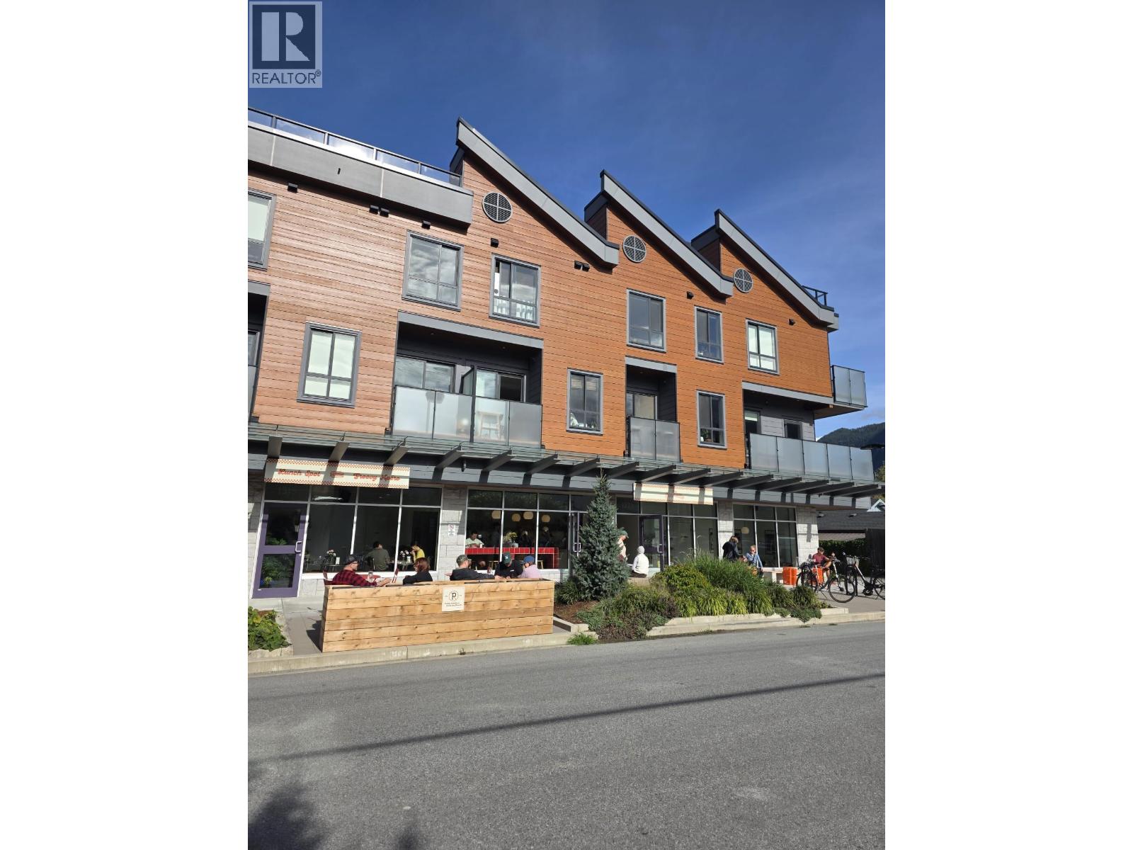 37804 Third Avenue, Squamish, British Columbia V8B 1B9 - Photo 3 - C8073093