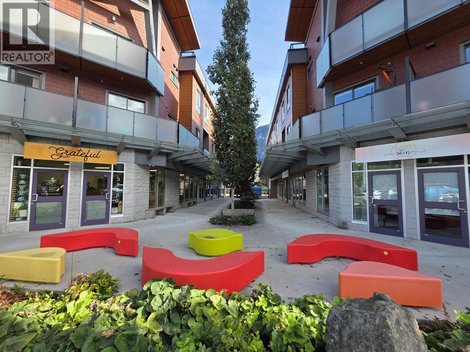 37804 Third Avenue, Squamish, British Columbia V8B 1B9 - Photo 4 - C8073093