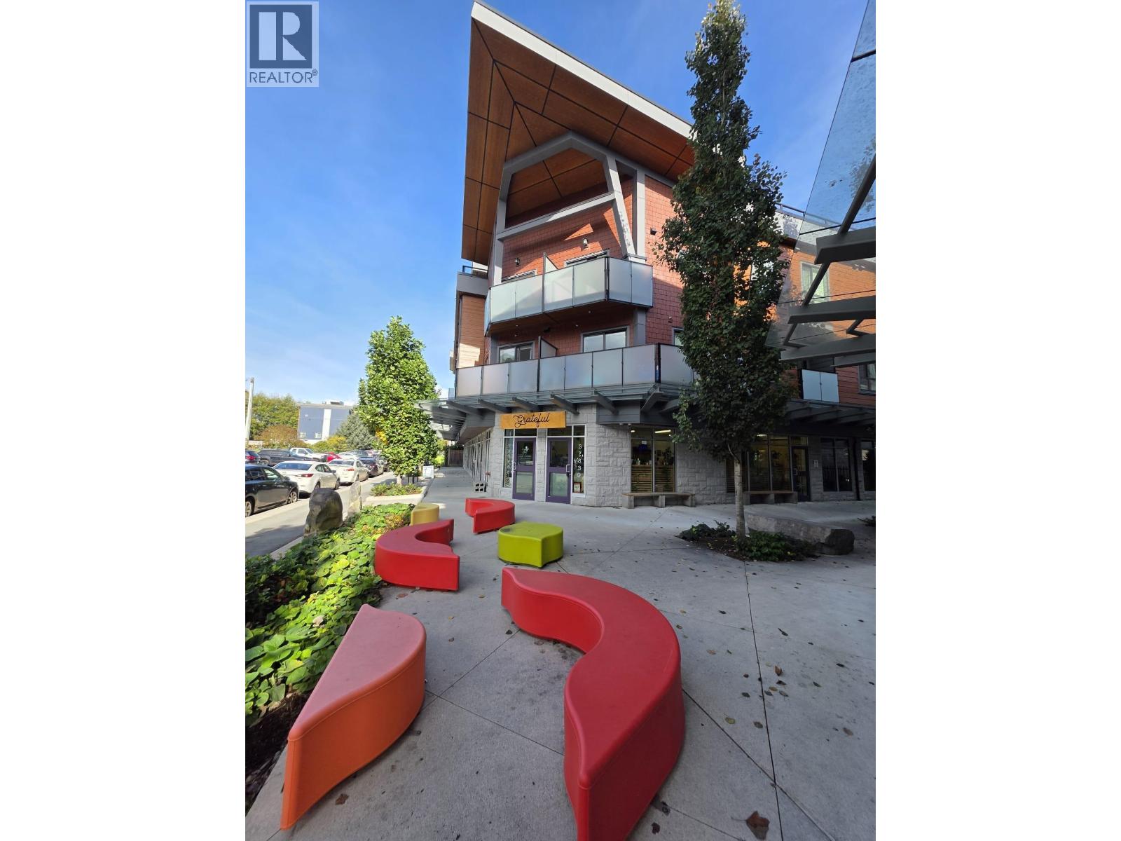 37804 Third Avenue, Squamish, British Columbia V8B 1B9 - Photo 2 - C8073093