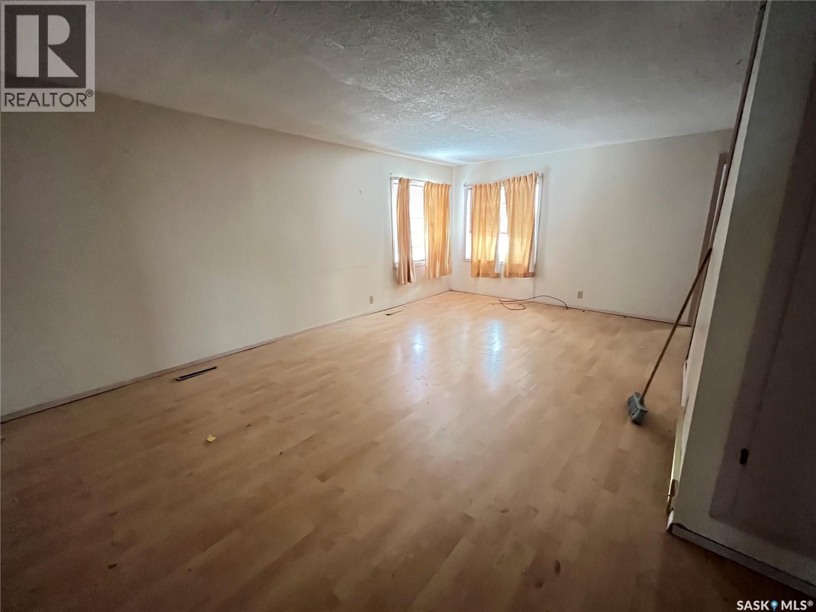 314 Lonsdale Street, Maple Creek, Saskatchewan  S0N 1N0 - Photo 10 - SK025537