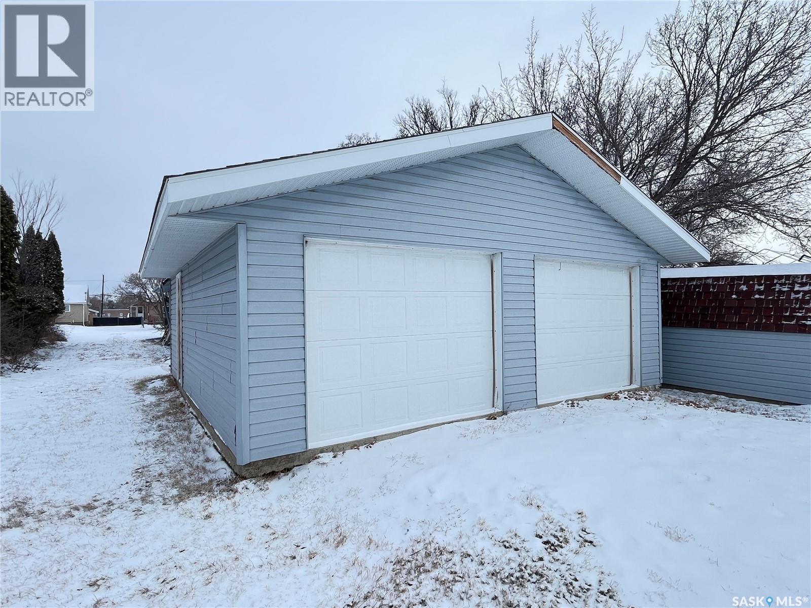 314 Lonsdale Street, Maple Creek, Saskatchewan  S0N 1N0 - Photo 3 - SK025537