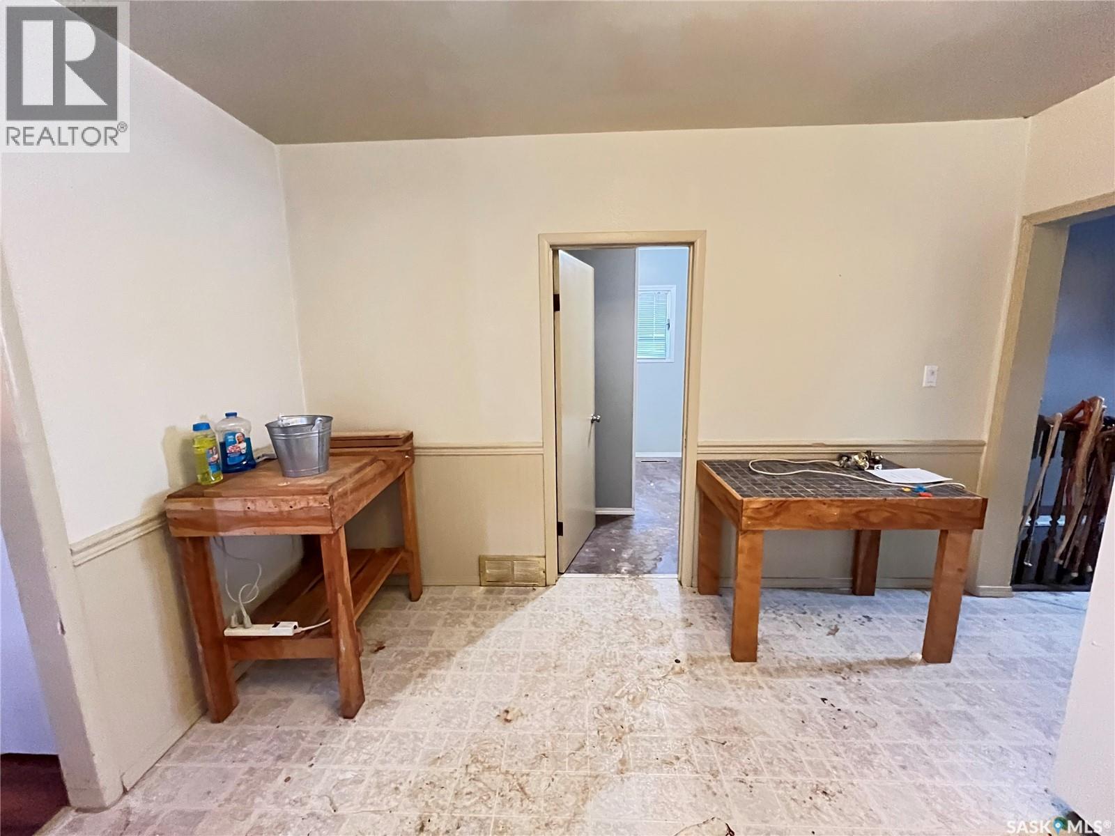 316 Lonsdale Street, Maple Creek, Saskatchewan  S0N 1N0 - Photo 5 - SK025531