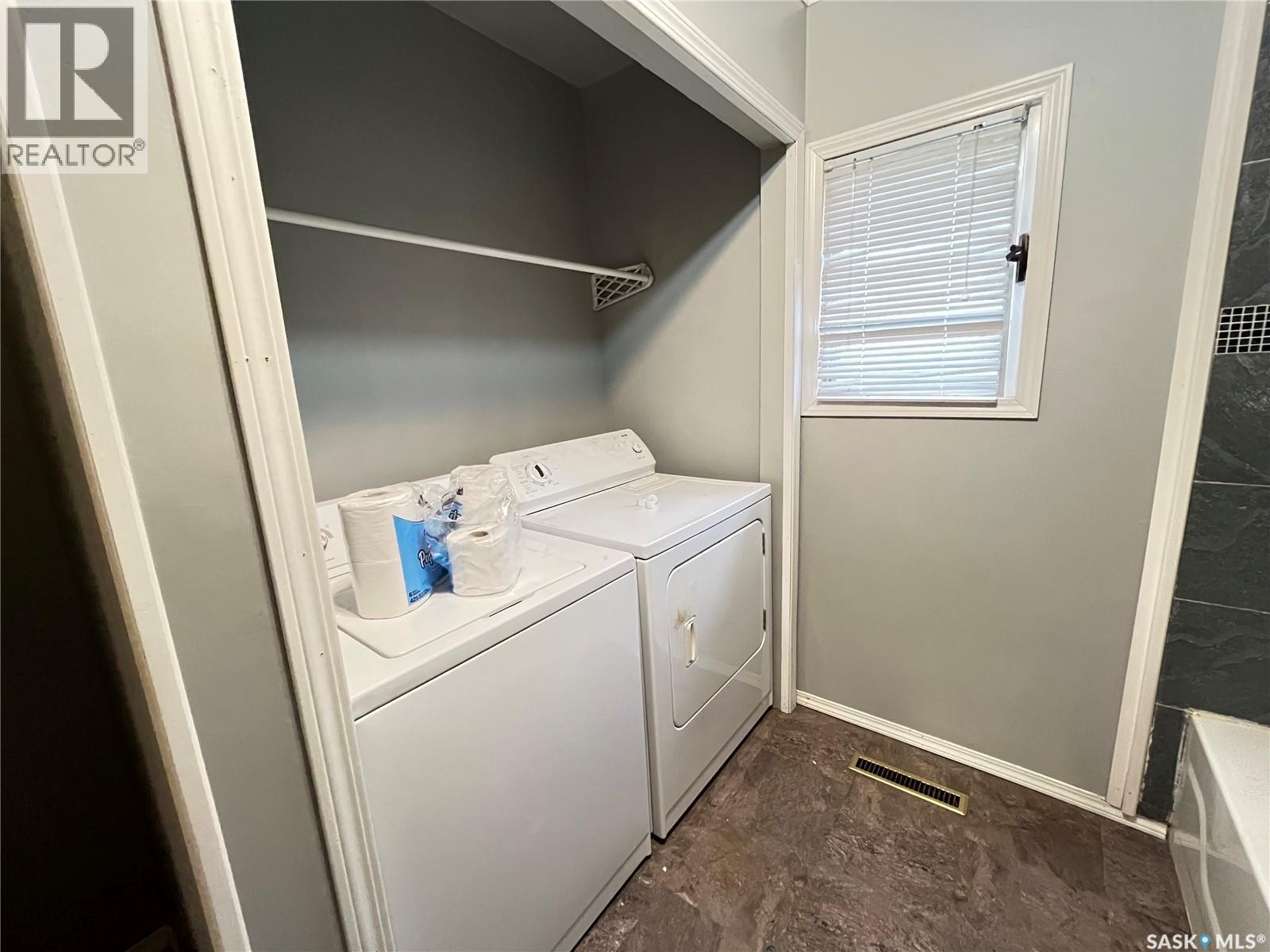 316 Lonsdale Street, Maple Creek, Saskatchewan  S0N 1N0 - Photo 6 - SK025531