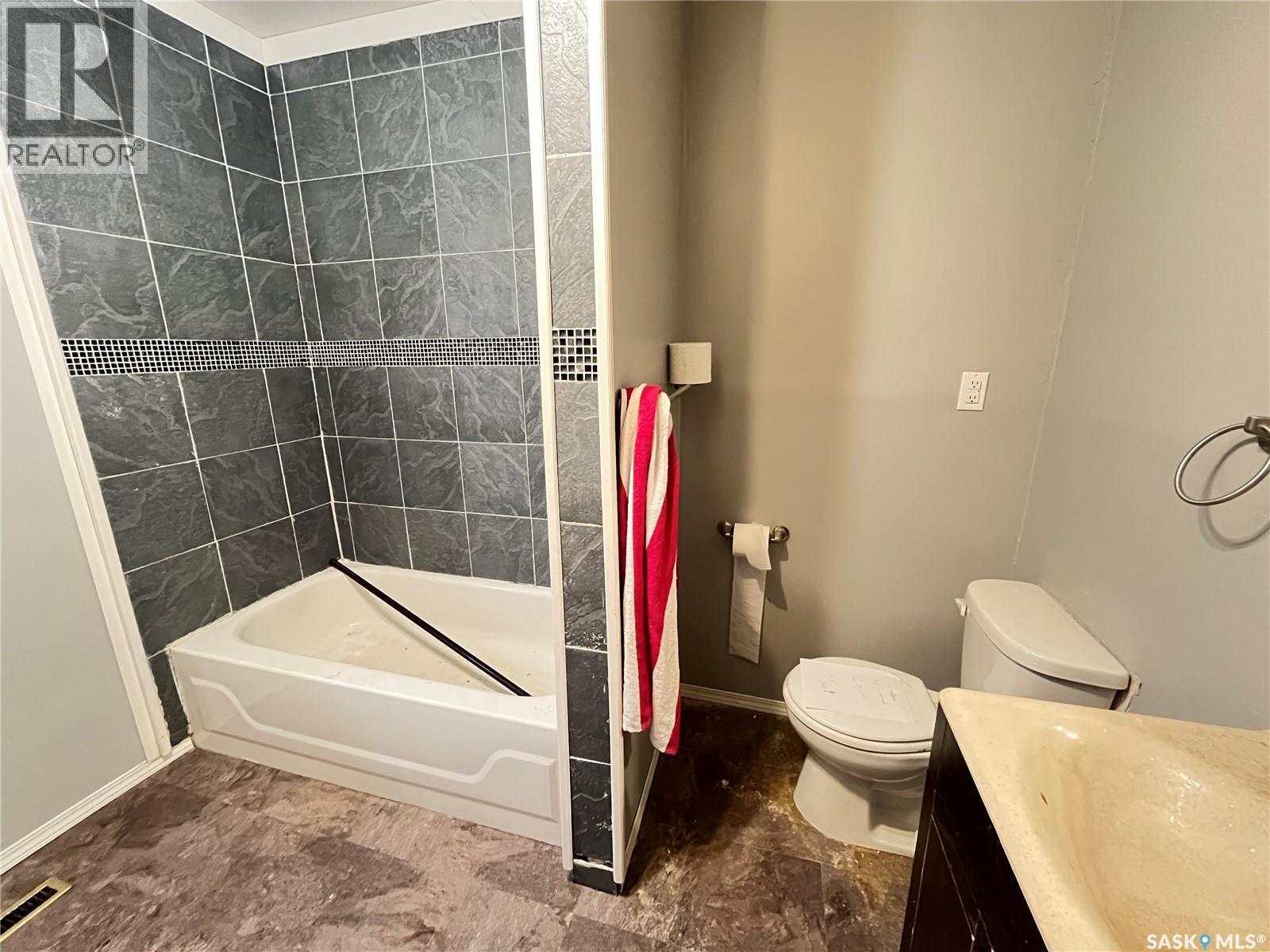 316 Lonsdale Street, Maple Creek, Saskatchewan  S0N 1N0 - Photo 7 - SK025531