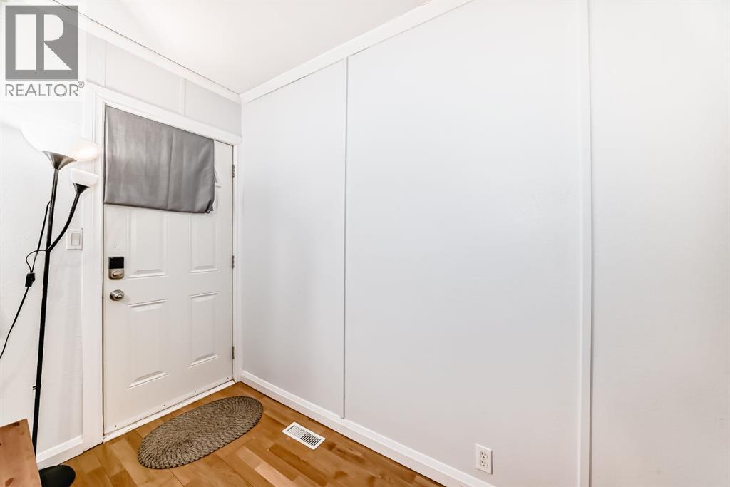 460 3 Street, Drumheller, Alberta  T0J 0Y4 - Photo 3 - A2274530