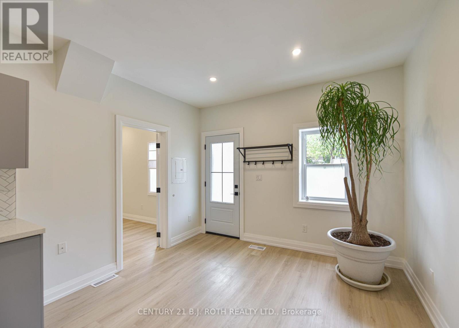 274 Mississaga Street W, Orillia, Ontario  L3V 3B8 - Photo 16 - S12627390