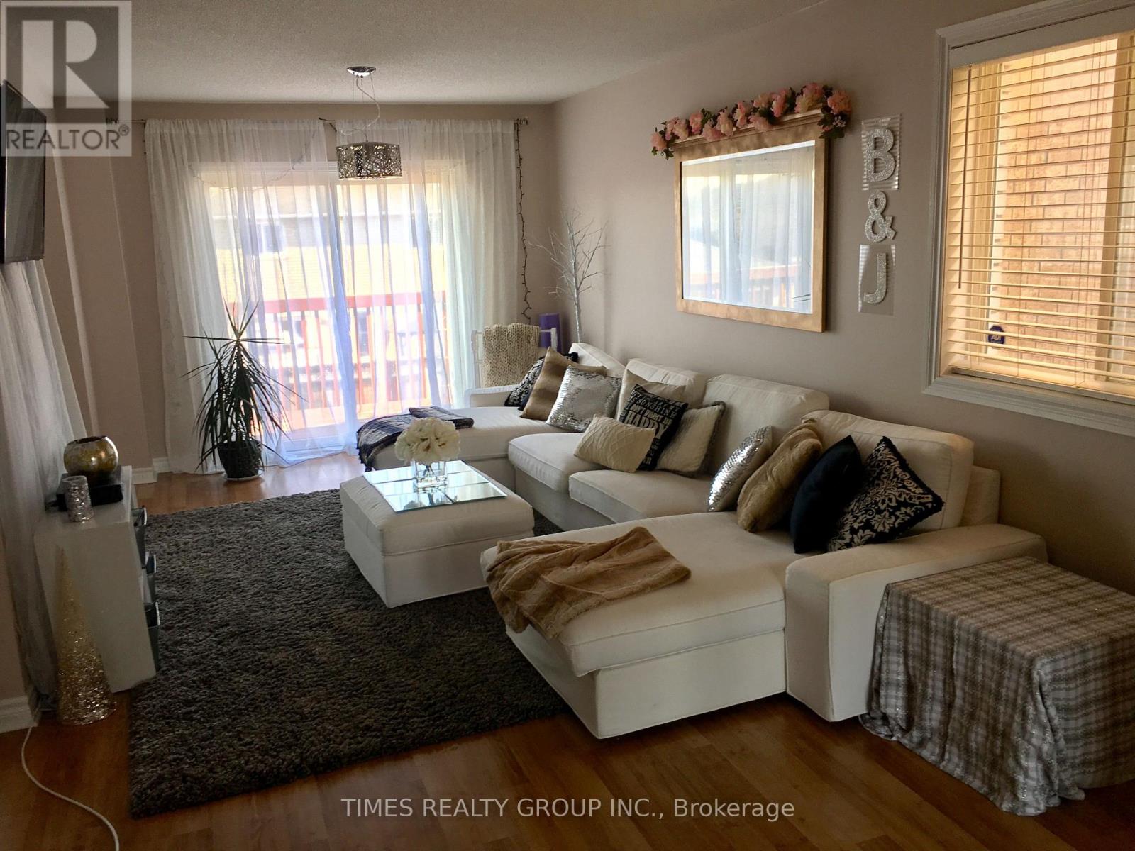 30 Claire Drive, Barrie, Ontario  L4N 5Y1 - Photo 2 - S12628328