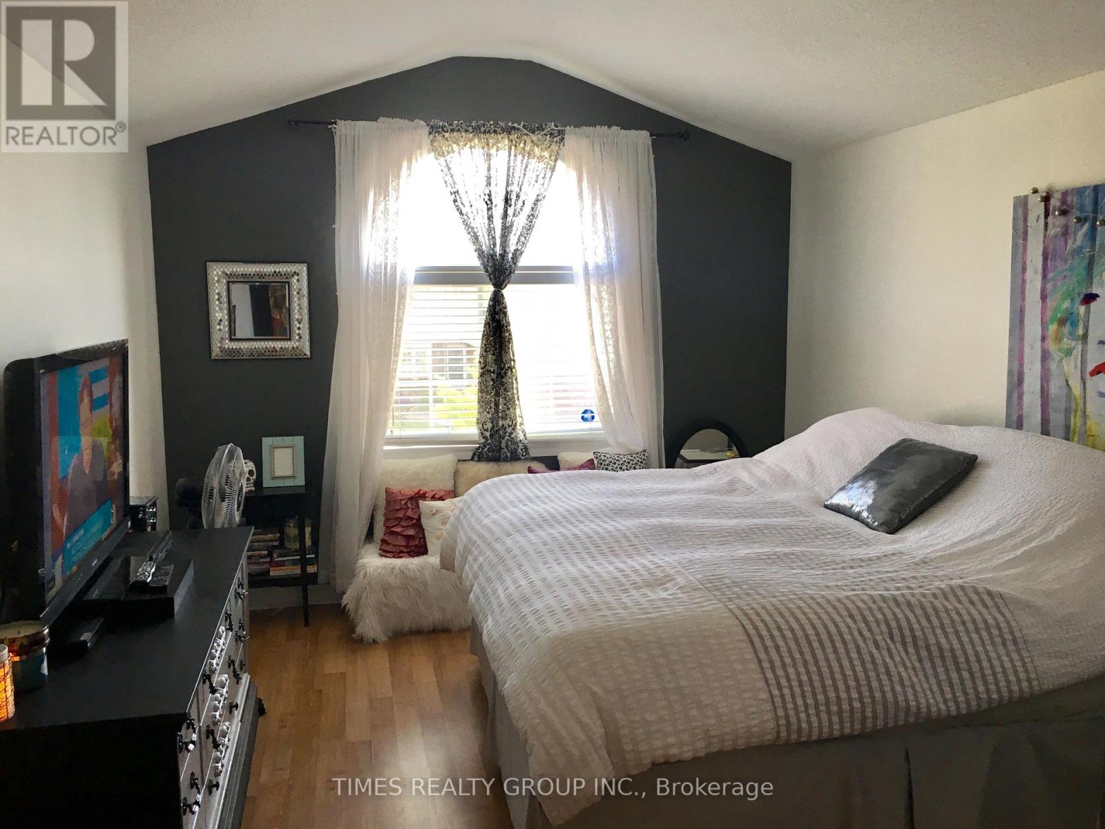 30 Claire Drive, Barrie, Ontario  L4N 5Y1 - Photo 7 - S12628328