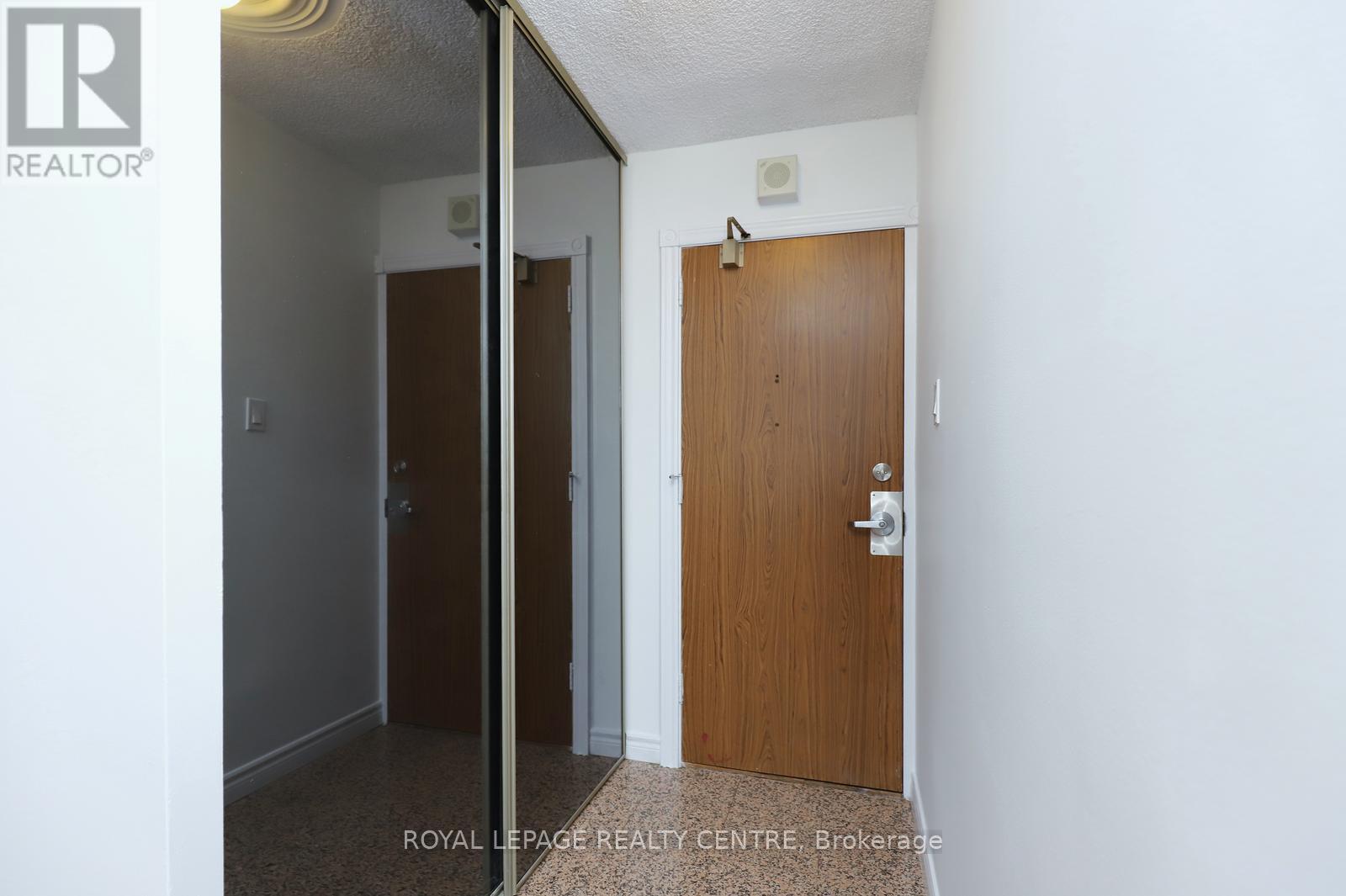 1519 - 50 Mississauga Valley Boulevard, Mississauga, Ontario L5A 3S2 - Photo 5 - W12628312