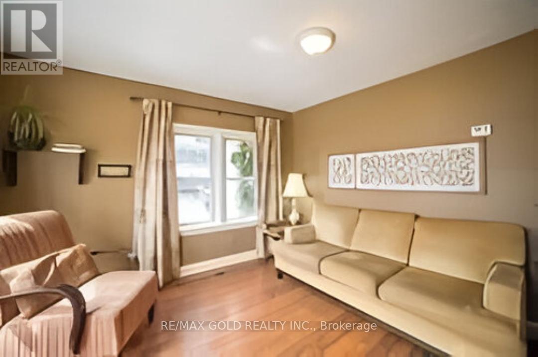 323 Queens Street, Halton Hills, Ontario  L7J 1R1 - Photo 3 - W12628318