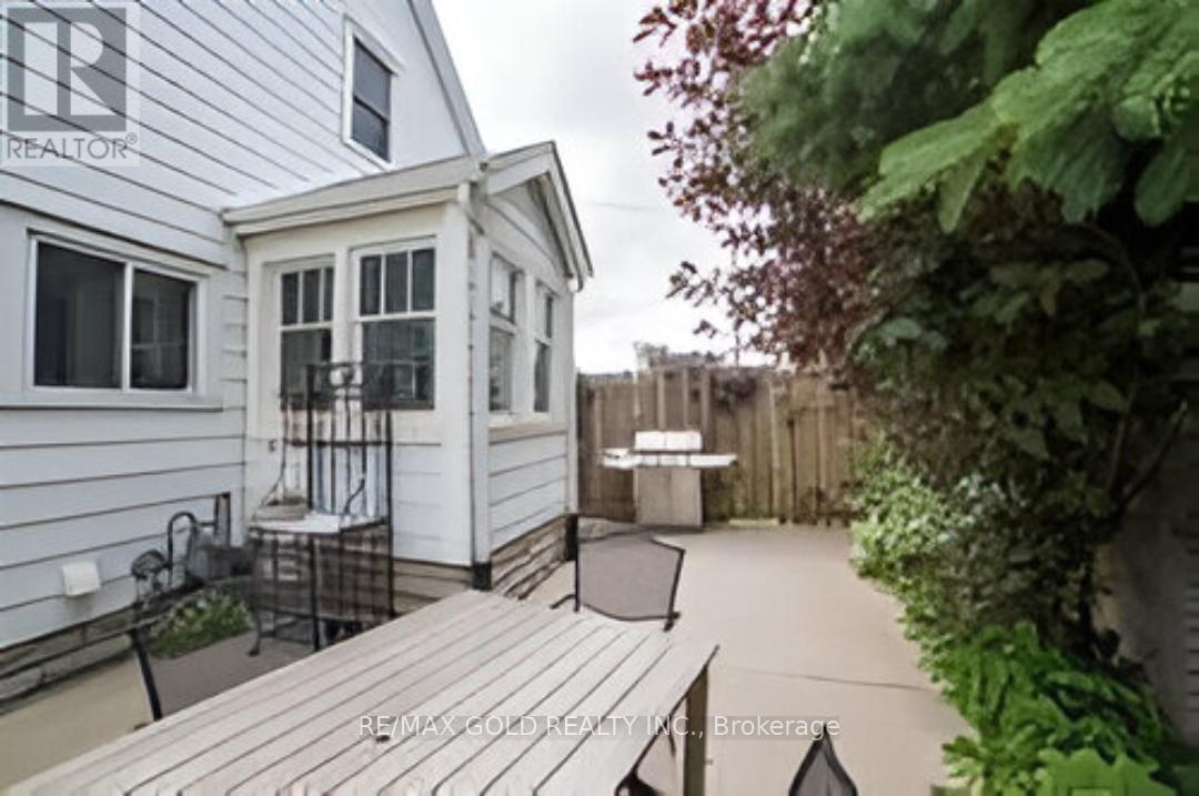 323 Queens Street, Halton Hills, Ontario  L7J 1R1 - Photo 5 - W12628318