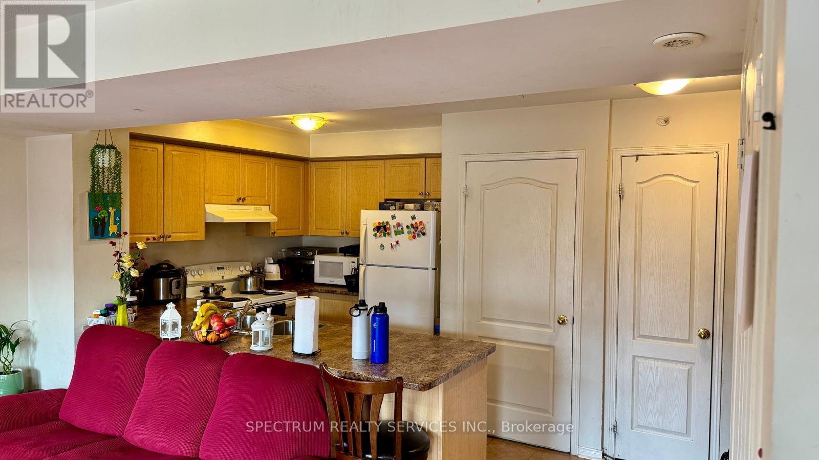 10 - 3250 Bentley Drive, Mississauga, Ontario  L5M 0P7 - Photo 2 - W12628358