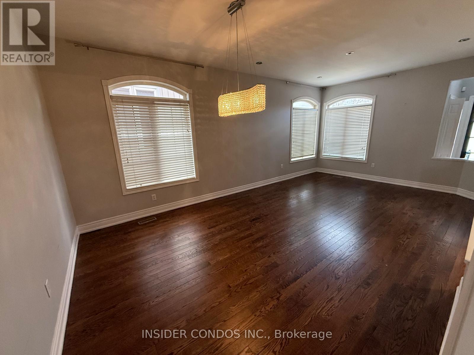 927 Gaslight Way, Mississauga, Ontario  L5W 1A2 - Photo 6 - W12628378