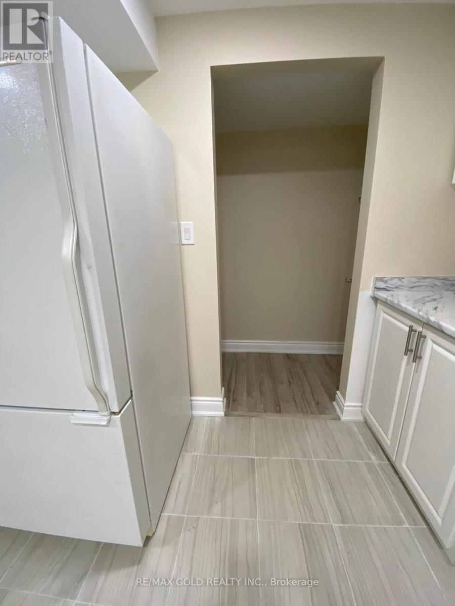 Lower - 1664 Norris Circle, Milton, Ontario  L9T 6A3 - Photo 7 - W12628396