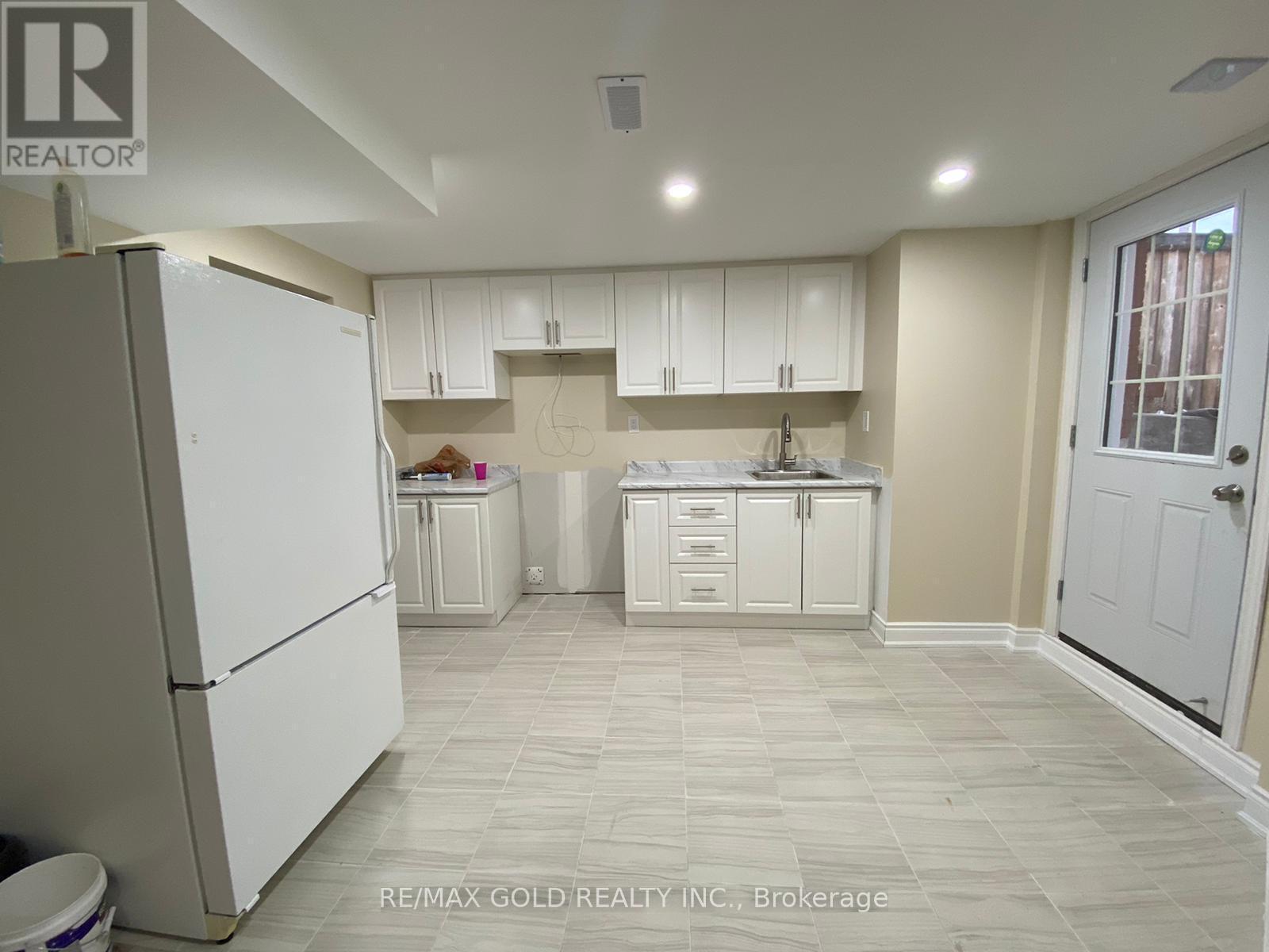 Lower - 1664 Norris Circle, Milton, Ontario  L9T 6A3 - Photo 8 - W12628396