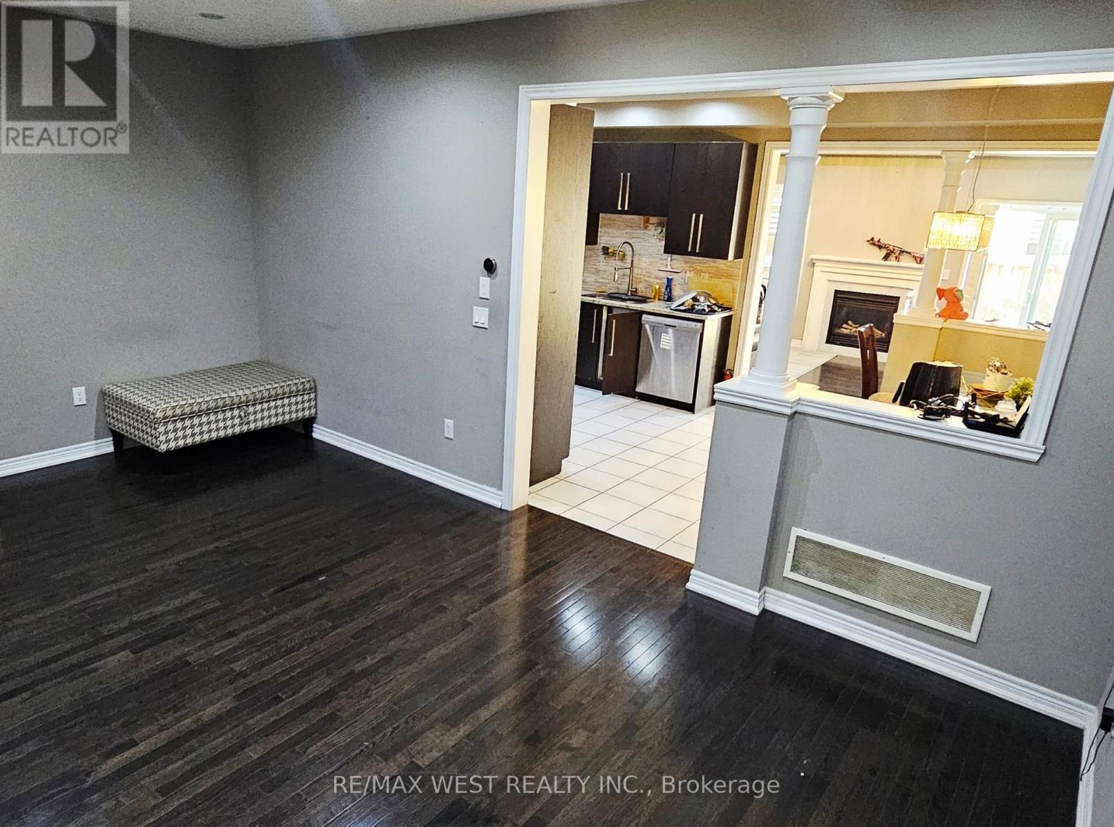 38 Wasaga Road, Brampton, Ontario  L6X 3B1 - Photo 9 - W12628398