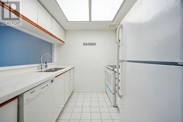 816 - 250 Webb Drive, Mississauga, Ontario  L5B 3Z4 - Photo 14 - W12628446