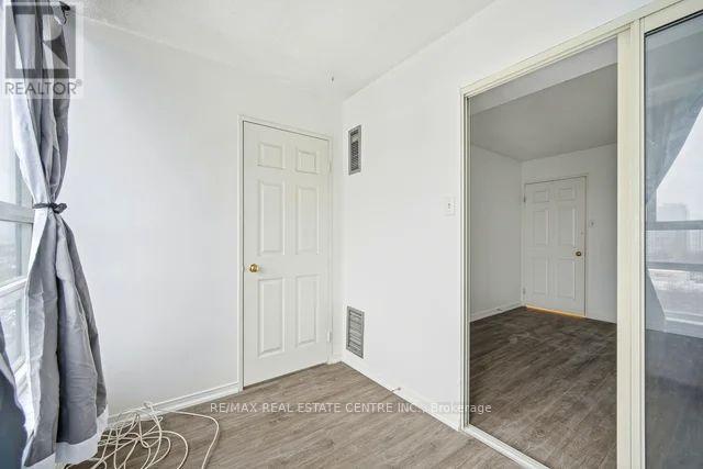 816 - 250 Webb Drive, Mississauga, Ontario  L5B 3Z4 - Photo 30 - W12628446
