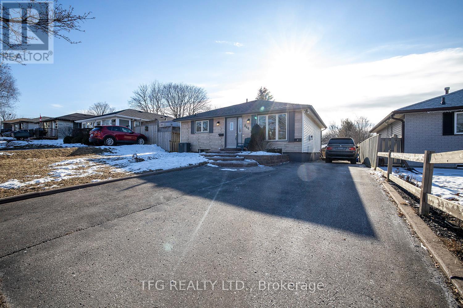 844 GRANDVIEW DRIVE E, Oshawa, Ontario