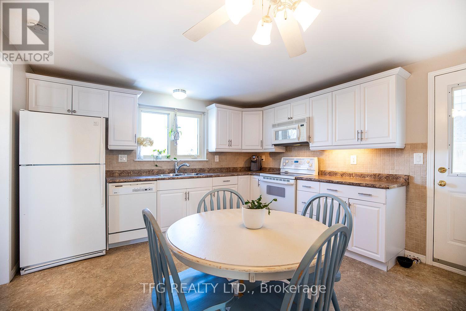 844 Grandview Drive E, Oshawa, Ontario  L1H 7W8 - Photo 3 - E12628460