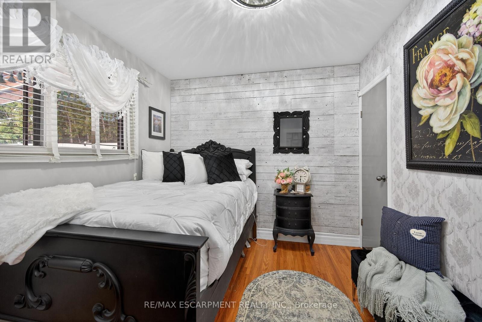 52 Lorne Avenue, Brant, Ontario  N0E 1A0 - Photo 14 - X12628388