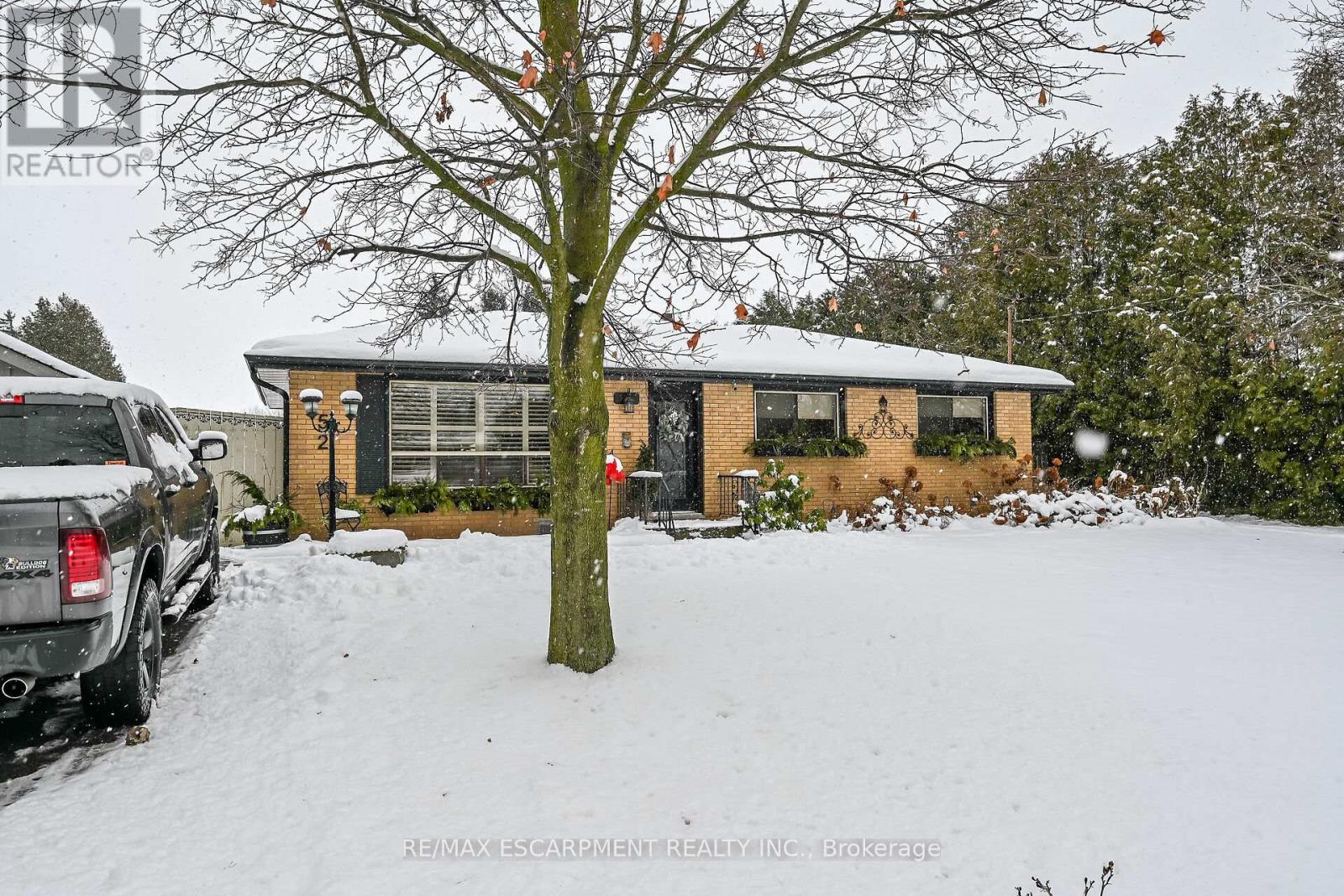 52 Lorne Avenue, Brant, Ontario  N0E 1A0 - Photo 2 - X12628388