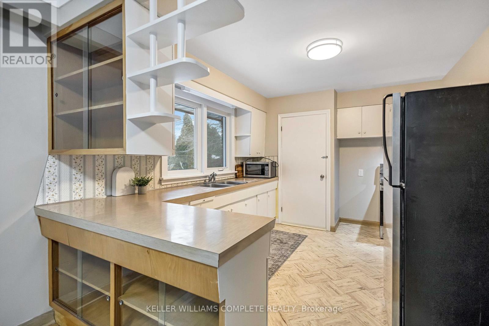 626 Iroquois Avenue, Hamilton, Ontario  L9G 3B4 - Photo 14 - X12628436