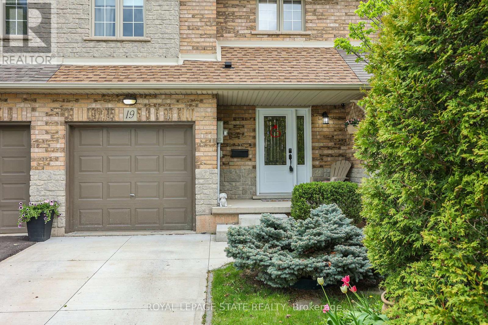 19 Beech Street, Grimsby, Ontario  L3M 5L9 - Photo 2 - X12628440