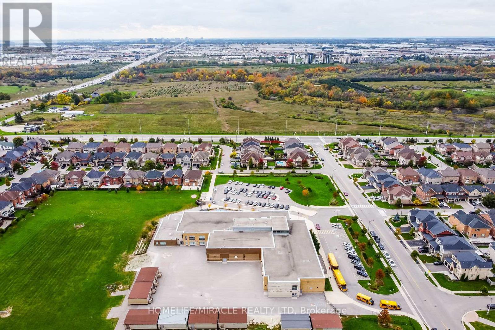 20 Palmvalley Dr Drive, Brampton, Ontario  L6P 2V4 - Photo 6 - W12627986