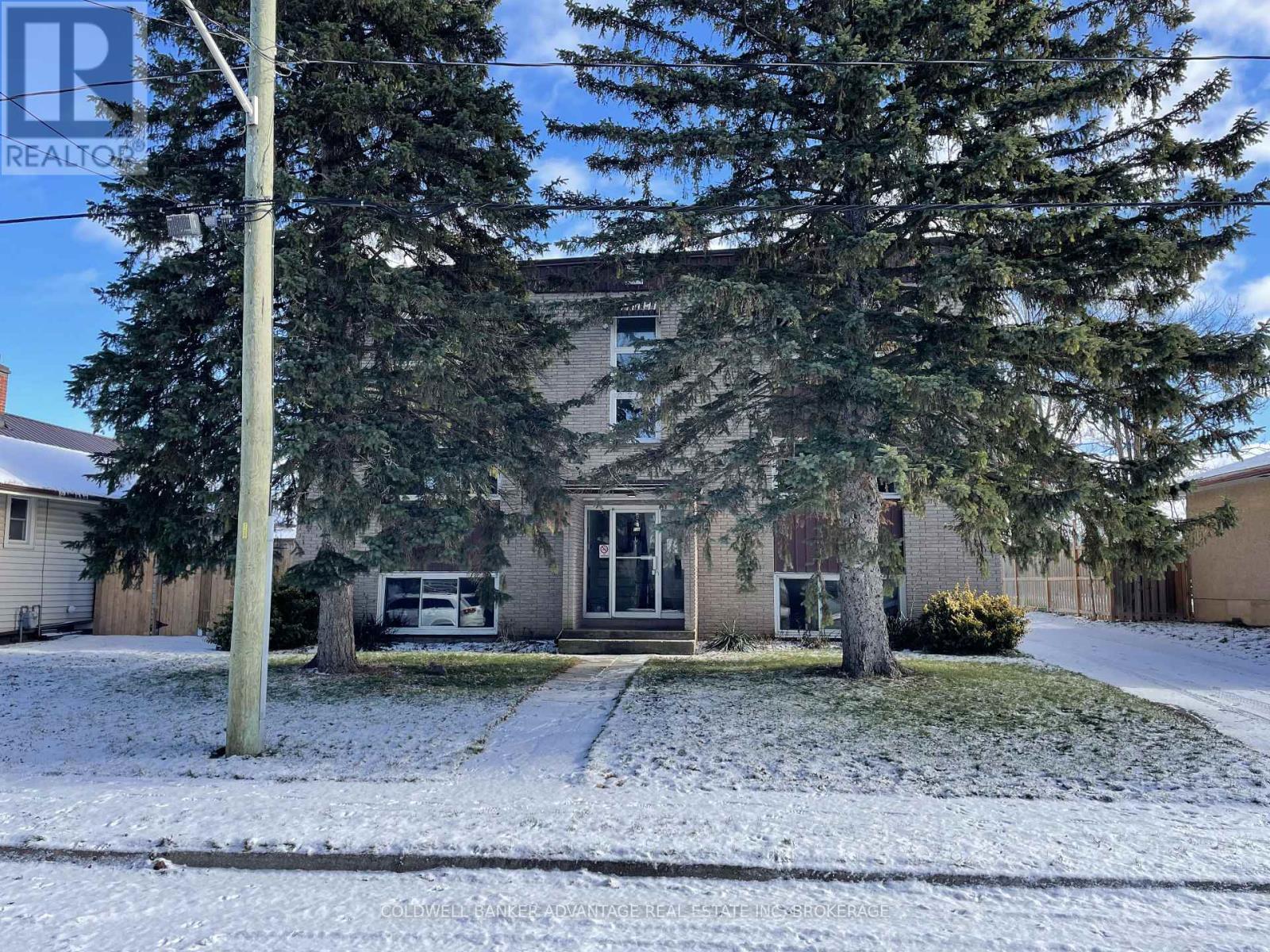 6 - 136 Wilton Avenue, Welland, Ontario L3C 2A4 - Photo 2 - X12581278