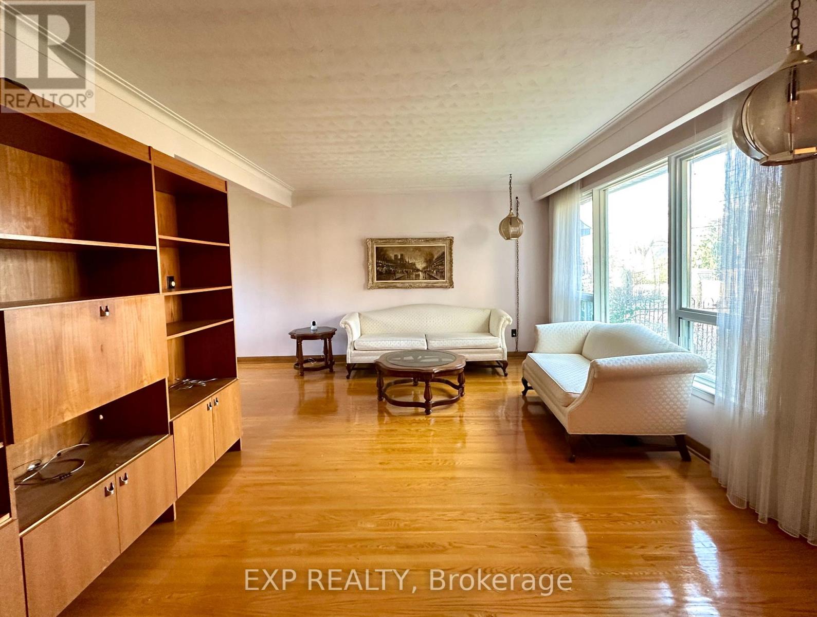 69 Edgar Avenue, Richmond Hill, Ontario  L4C 6K2 - Photo 4 - N12532372