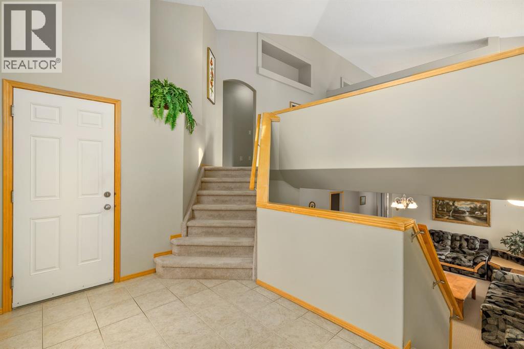 131 Panatella Close Nw, Calgary, Alberta T3K 6C9 - Photo 4 - A2266572