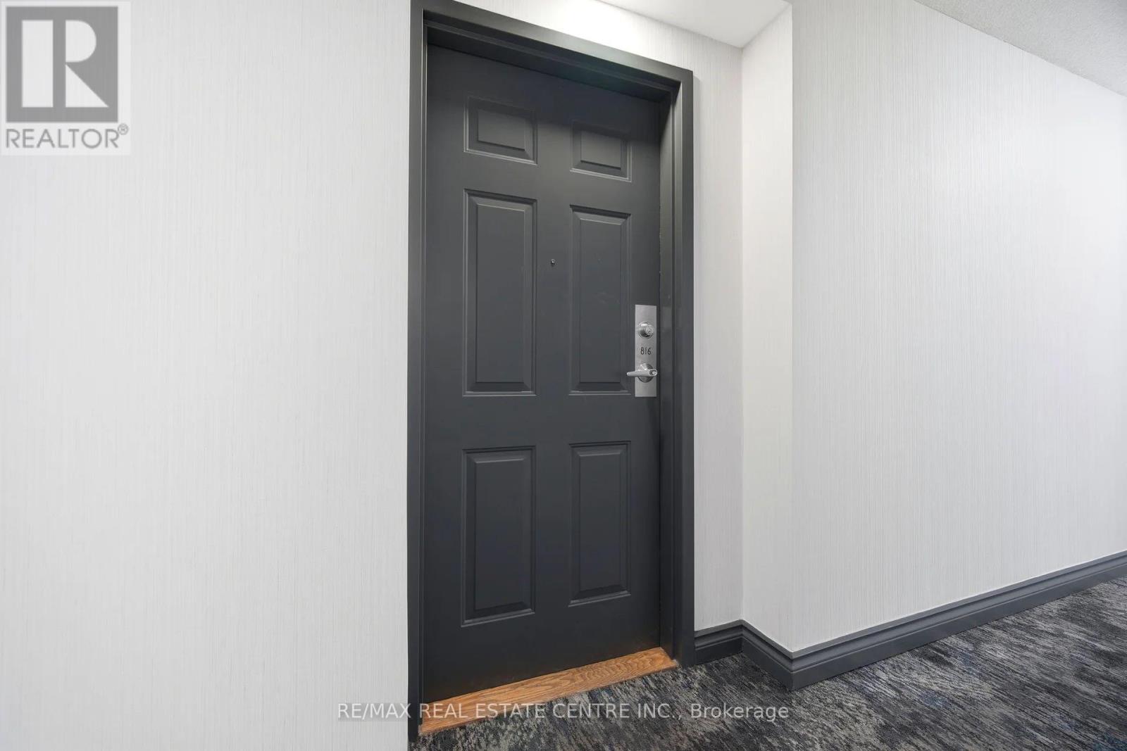 816 - 250 Webb Drive, Mississauga, Ontario  L5B 3Z4 - Photo 5 - W12628446