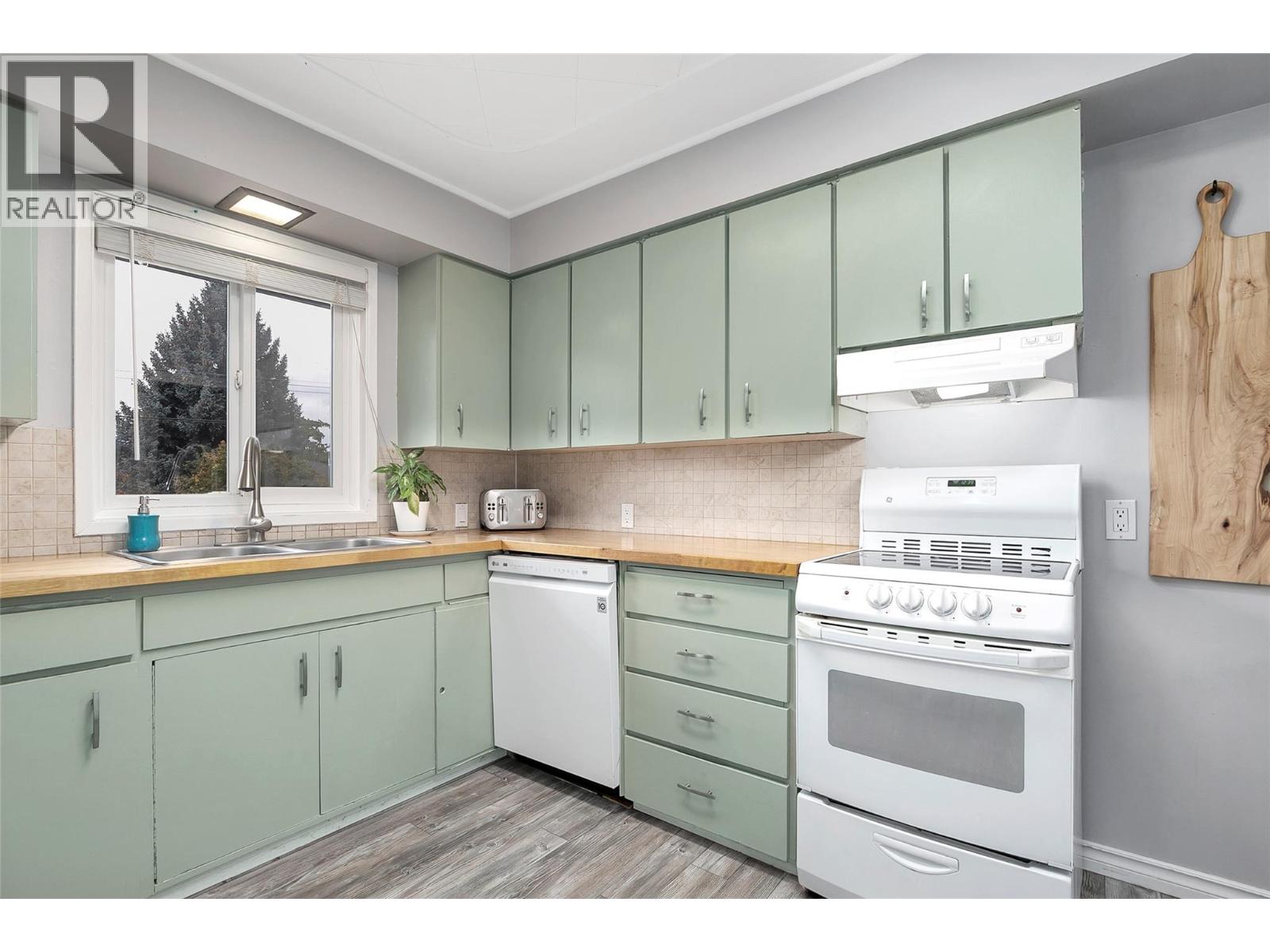 4142 San Clemente Avenue, Peachland, British Columbia  V0H 1X7 - Photo 7 - 10369069