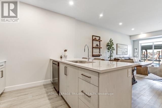 204 - 16 Compass Trail, Central Elgin, Ontario  N5L 0B4 - Photo 6 - X12617148