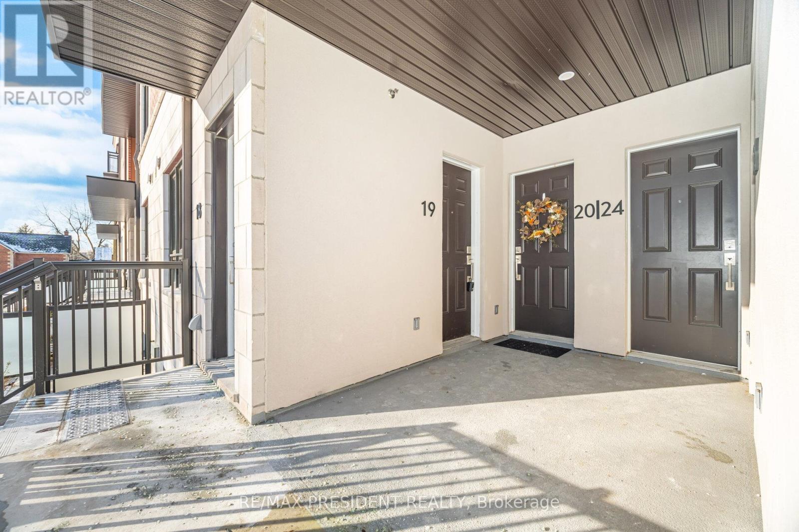 19 - 4015 Hickory Drive, Mississauga, Ontario  L4W 1L1 - Photo 4 - W12628472