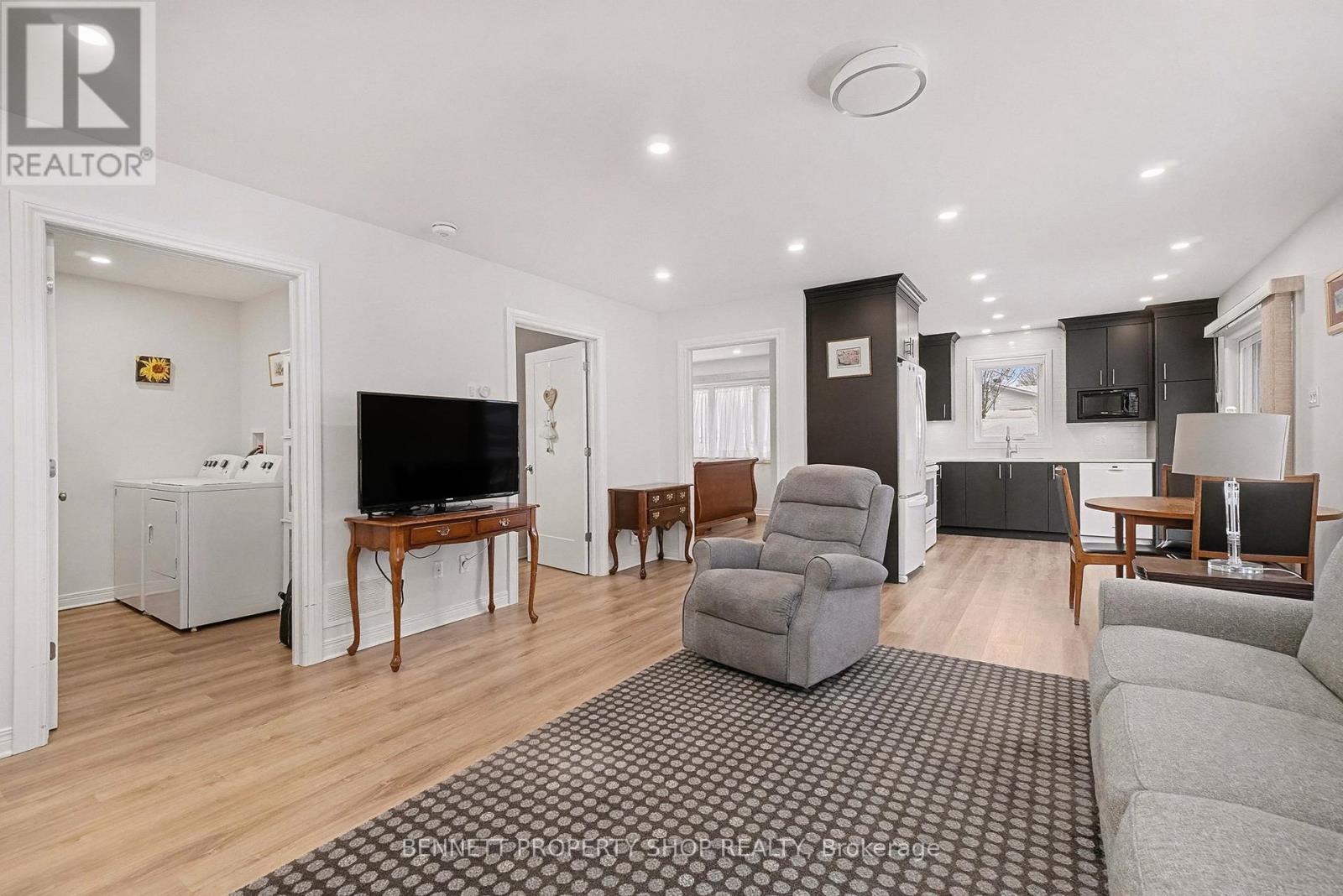 B - 833 Champlain Street, Ottawa, Ontario  K1C 1K2 - Photo 3 - X12628576