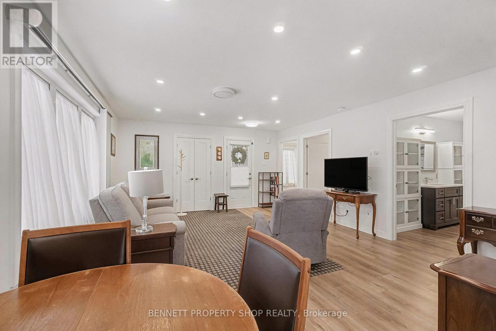 B - 833 Champlain Street, Ottawa, Ontario  K1C 1K2 - Photo 5 - X12628576