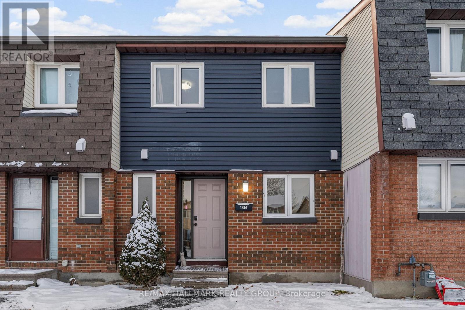 1314 Cedarcroft Crescent, Ottawa, Ontario  K1B 5C7 - Photo 2 - X12628600