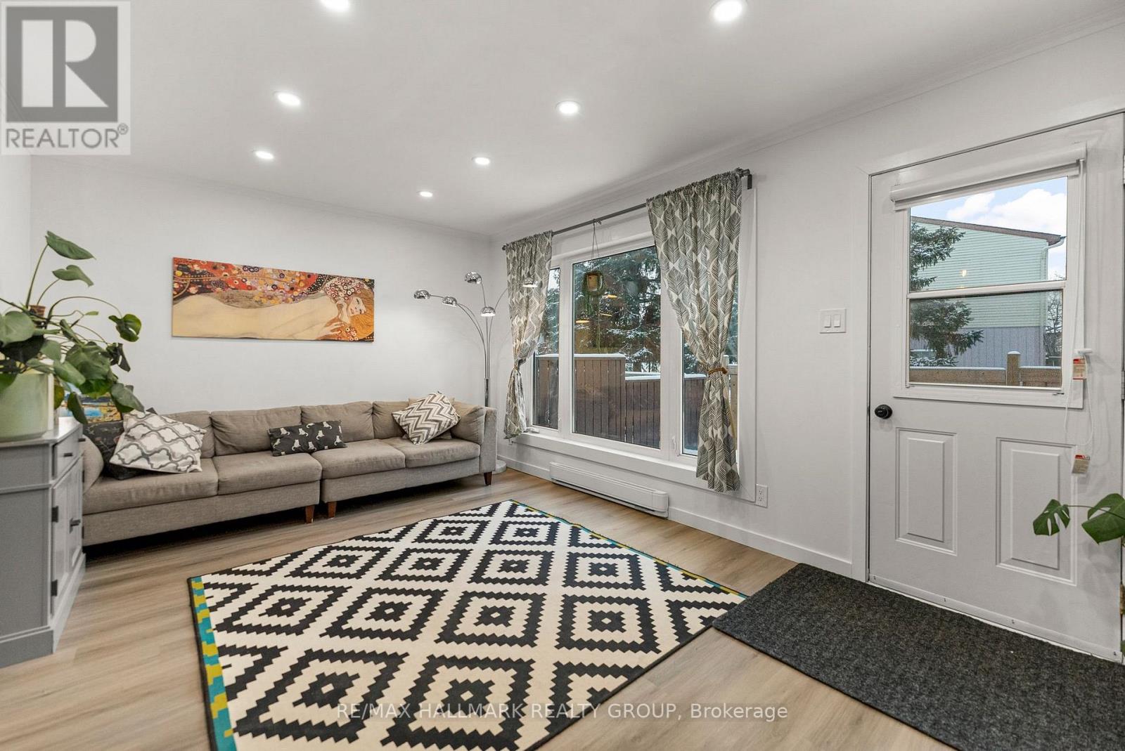 1314 Cedarcroft Crescent, Ottawa, Ontario  K1B 5C7 - Photo 8 - X12628600