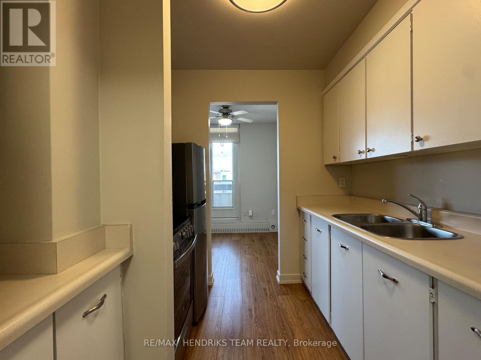 520 - 158 Fitch Street, Welland (Prince Charles), Ontario  L3C 4V6 - Photo 2 - X12628634