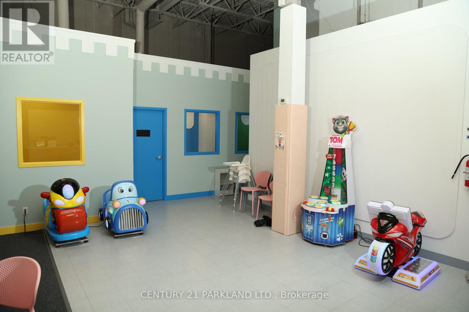 J2 - 43 First Commerce Drive, Aurora, Ontario  L4G 0G2 - Photo 9 - N12601934