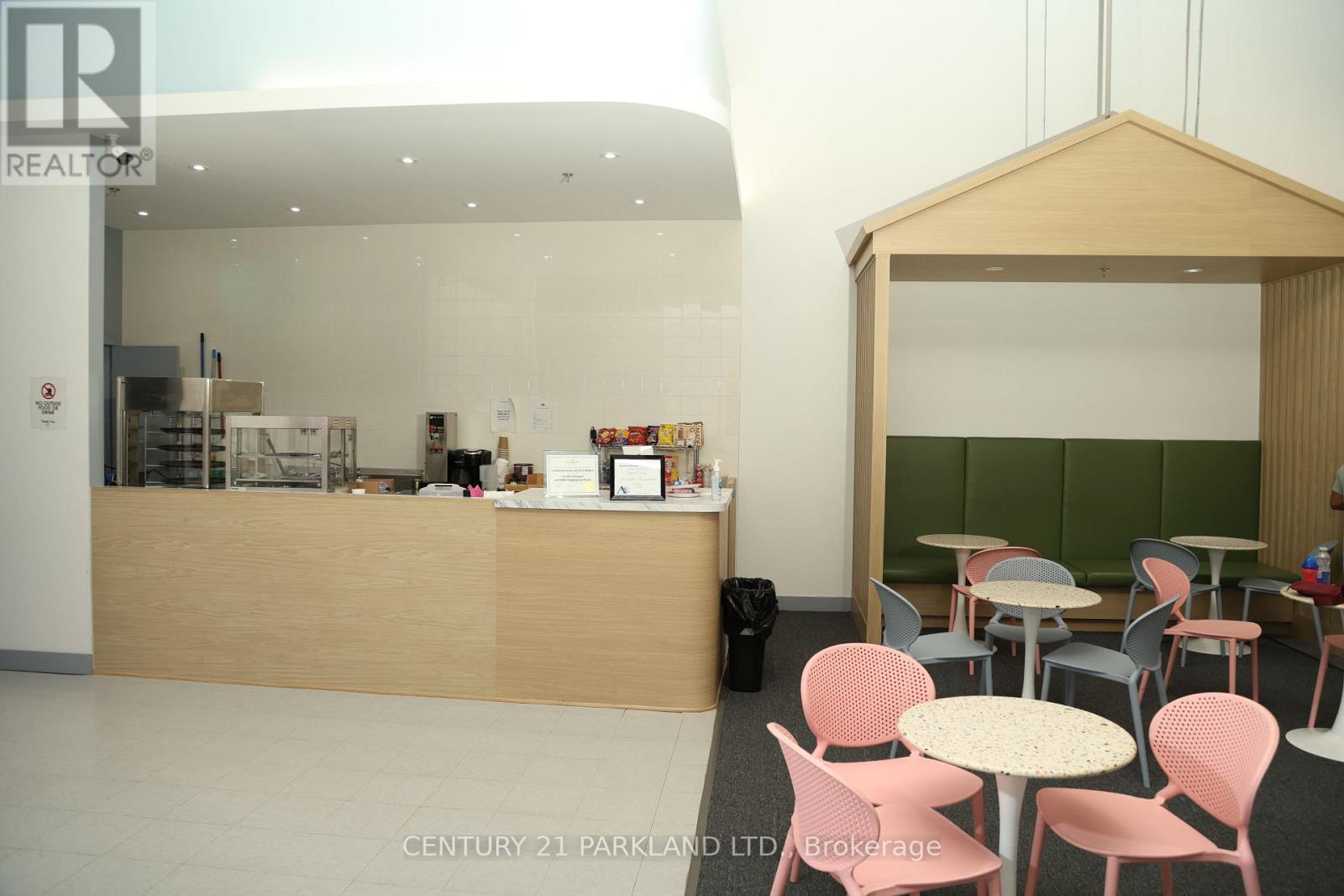 J2 - 43 First Commerce Drive, Aurora, Ontario  L4G 0G2 - Photo 8 - N12601934