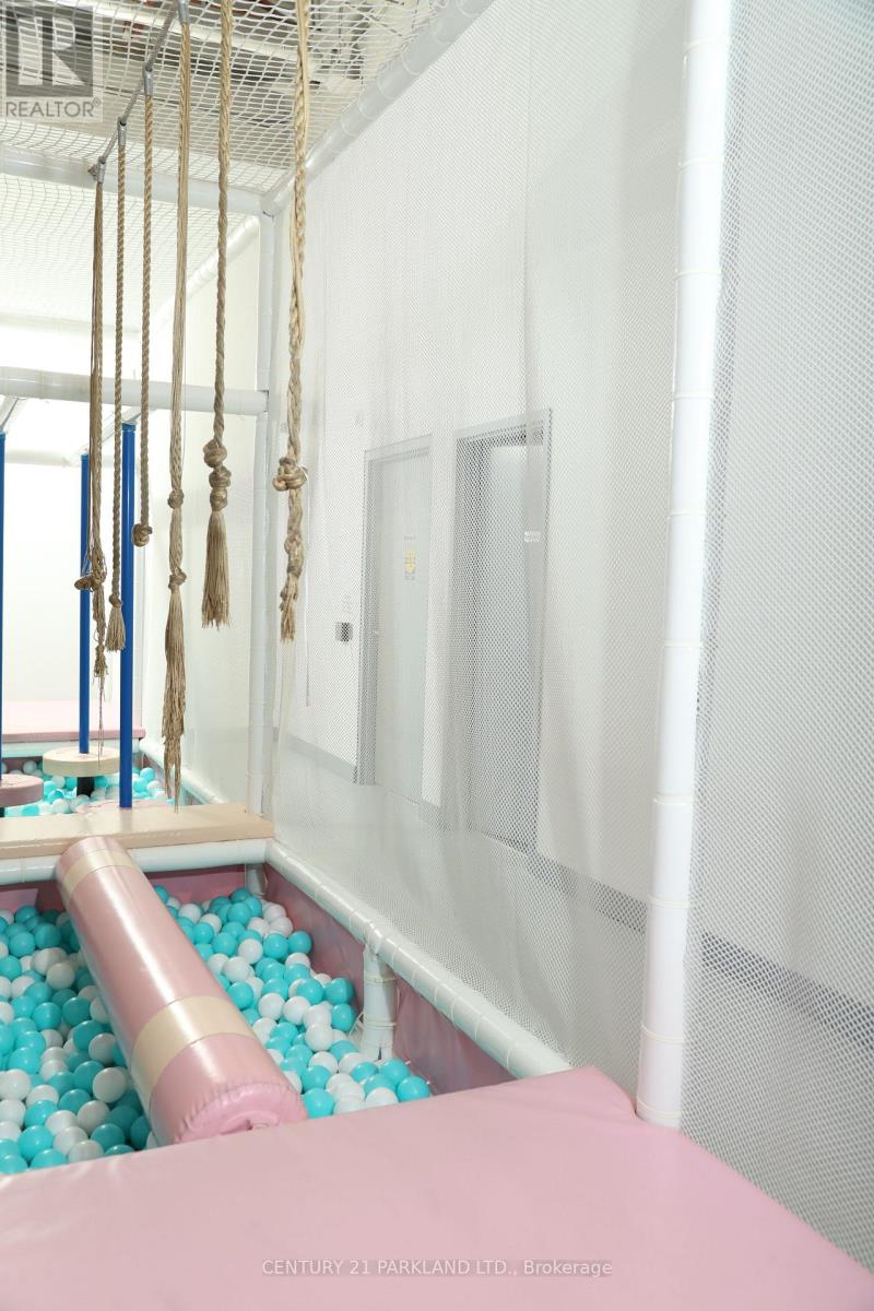 J2 - 43 First Commerce Drive, Aurora, Ontario  L4G 0G2 - Photo 10 - N12601934